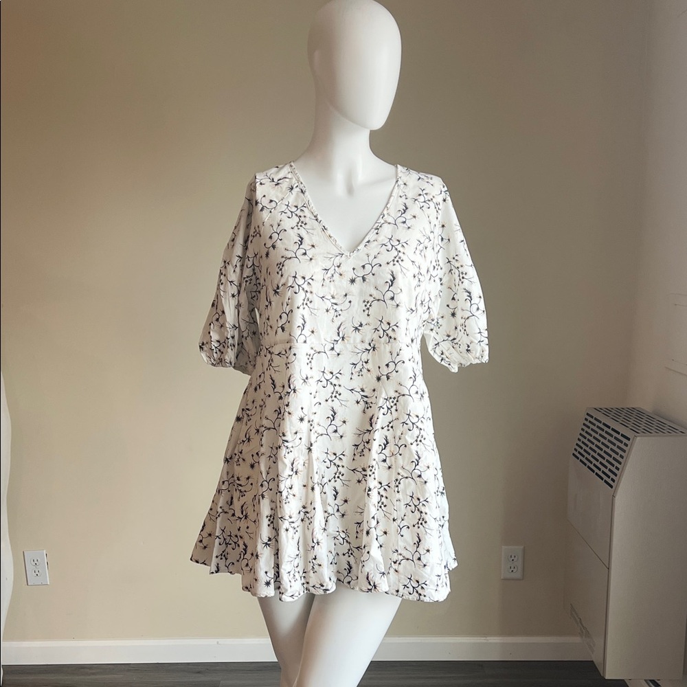 Universal Thread Bell Elbow Sleeve
Mini Skater Floral Dress.